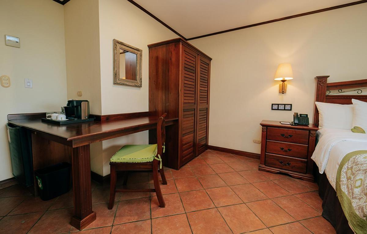 Parador Nature Resort And Spa Мануэль-Антонио Экстерьер фото A room at the hotel