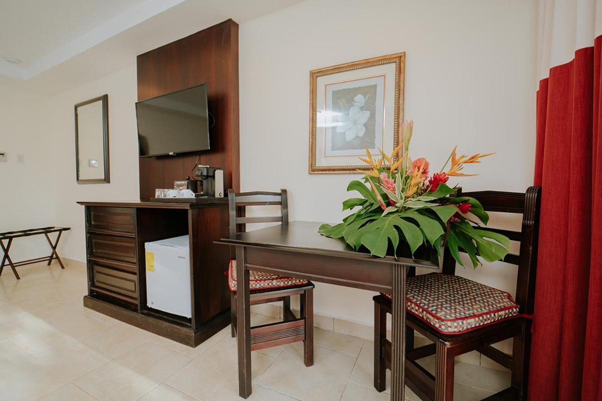 Parador Nature Resort And Spa Мануэль-Антонио Экстерьер фото A room at the hotel