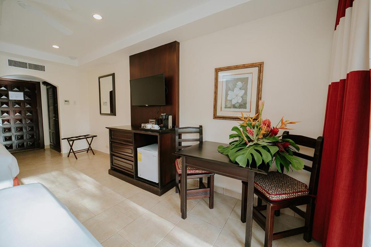 Parador Nature Resort And Spa Мануэль-Антонио Экстерьер фото A room at the hotel