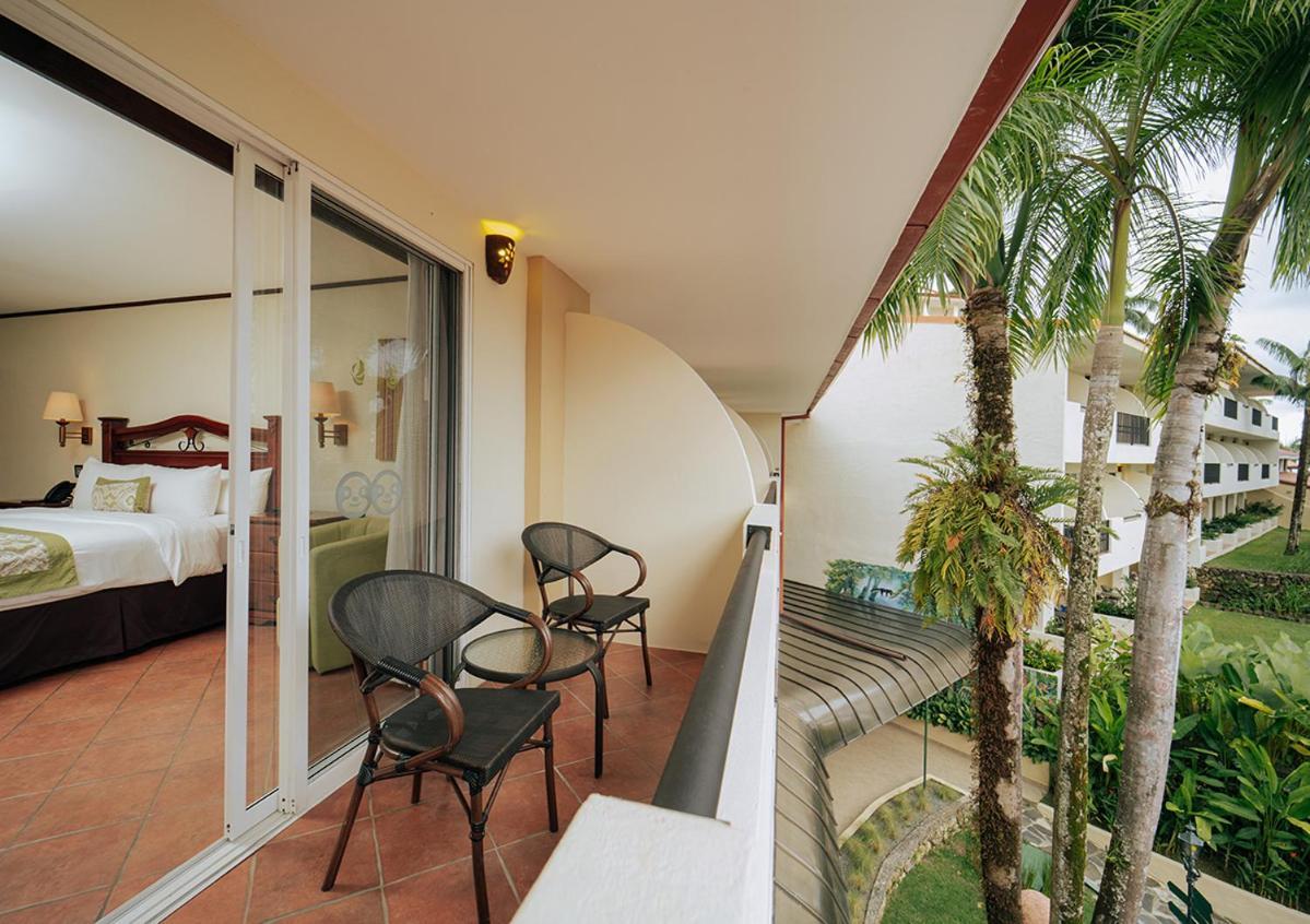 Parador Nature Resort And Spa Мануэль-Антонио Экстерьер фото A balcony at a hotel