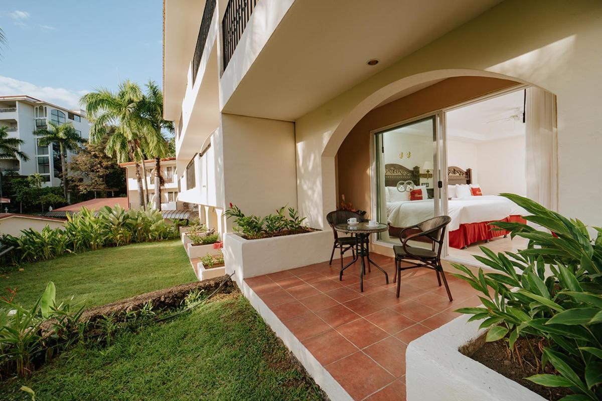 Parador Nature Resort And Spa Мануэль-Антонио Экстерьер фото A balcony at the Iberostar Grand Hotel Paraíso